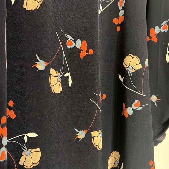 Navy floral top - Picture 3 of 5